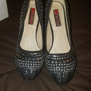 Two lips shoes
